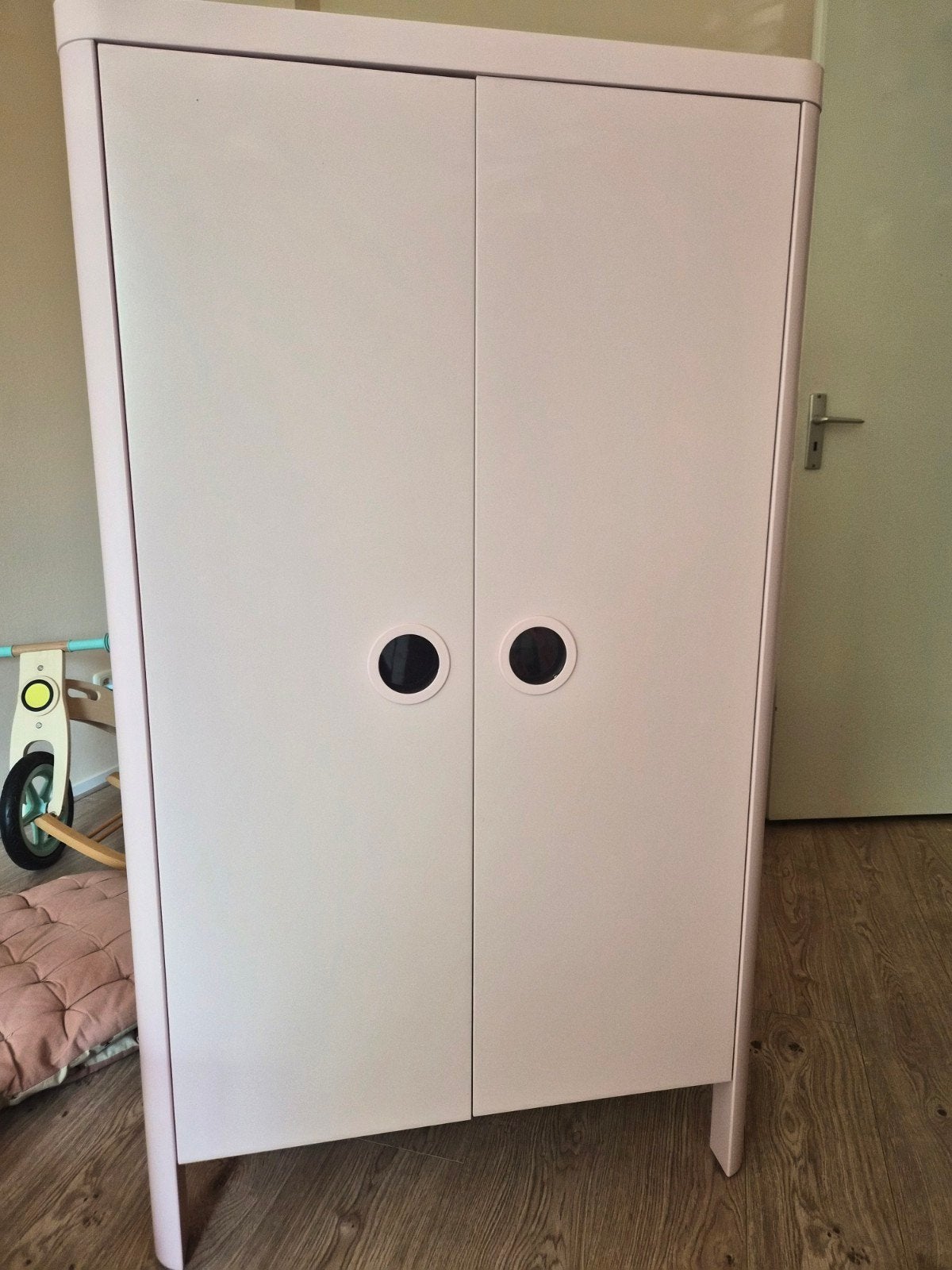 Gratis roze kledingkast voor kinderkamer, Ophalen, Met deur(en), Gebruikt, 50 tot 100 cm