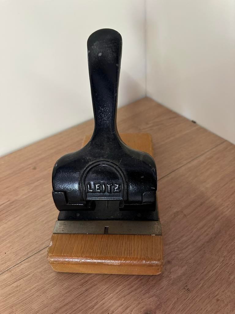 Vintage Leitz 180 perforator in goede staat, Antiek en Kunst, Ophalen of Verzenden