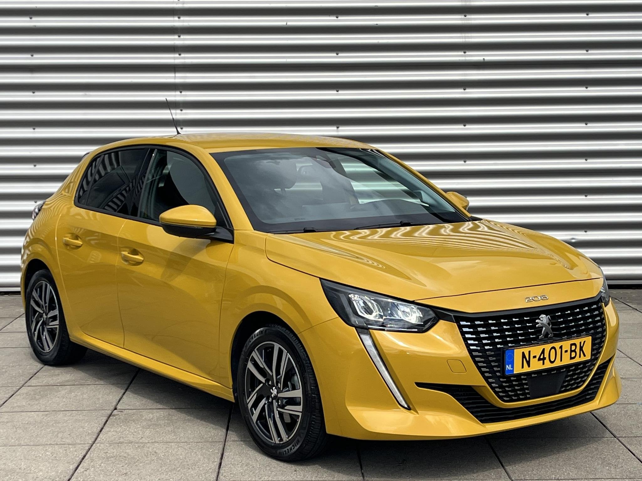 Peugeot 208 1.2 PureTech 100 Allure | Handgeschakeld | Cruis, Auto's, Voorwielaandrijving, 101 pk, Gebruikt, Leder en Stof