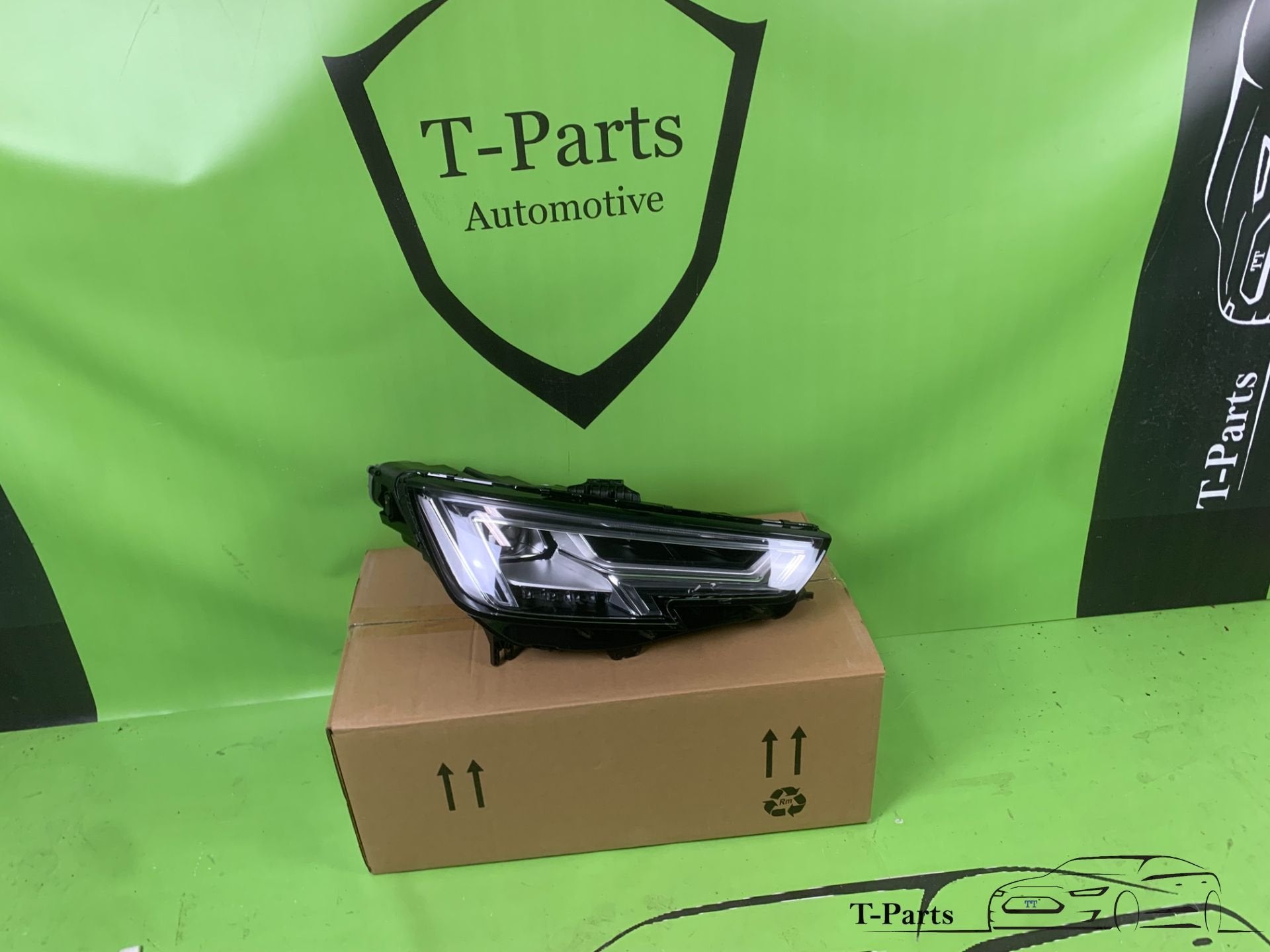 audi A4 koplamp rechts --NIEUW-- 8W0941034 lamp, Info@fabrikant.eu, Fabrikant BV, Nieuw, Fabrikantstraat 1
1000 AA  Amsterdam
