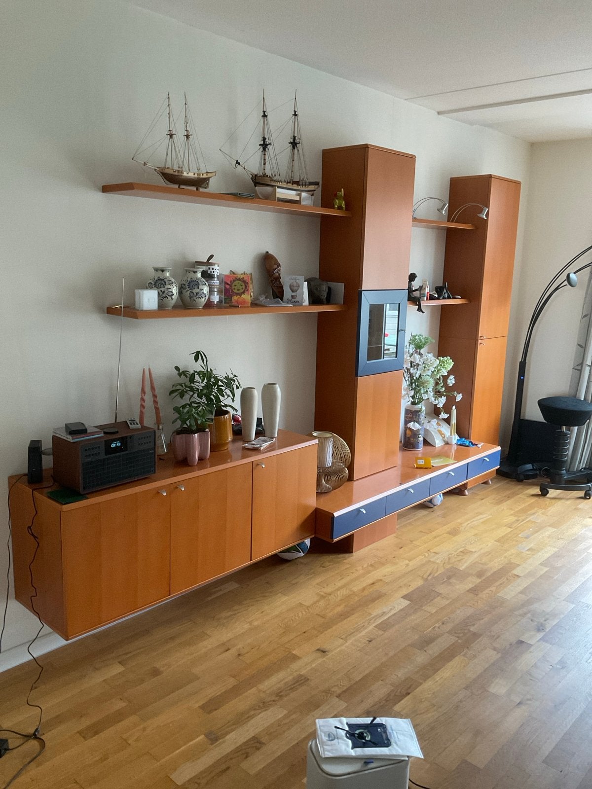 Moderne wandmeubel/boekenkast met opbergruimte, Huis en Inrichting, Kasten | Wandmeubels, Ophalen, 250 tot 300 cm, Gebruikt, 200 cm of meer