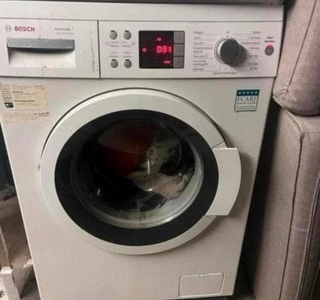 Lekkende Bosch wasmachine - voor onderdelen of handige Harry, Witgoed en Apparatuur, Wasmachines, Ophalen, Voorlader, Niet werkend