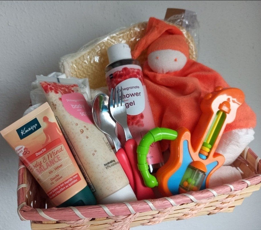 Kraamcadeau Mandje met Verzorgingsproducten en Speelgoed, Ophalen of Verzenden, Nieuw