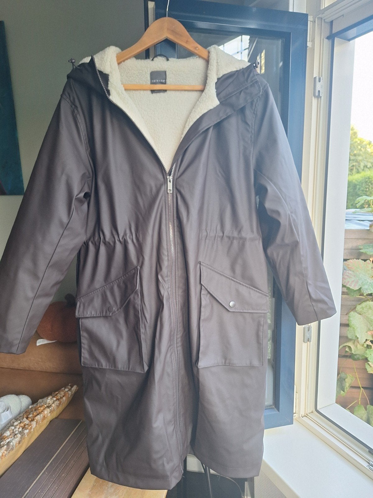 Winterjas, parka model. Donkerbruin met capuchon.  Maat S, Kleding | Dames, Maat 38/40 (M), Bruin, Primark, Ophalen of Verzenden