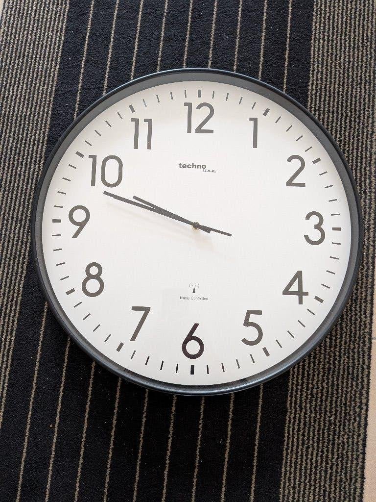 Nieuw : wandklok , radio contorled- diameter 50 cm, Wandklok, Radiogestuurd, Nieuw, Ophalen of Verzenden