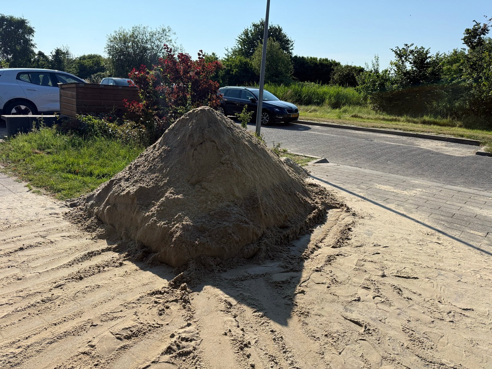 Gratis Grote berg zand voor diverse toepassingen, Ophalen, Gebruikt, Ophoogzand