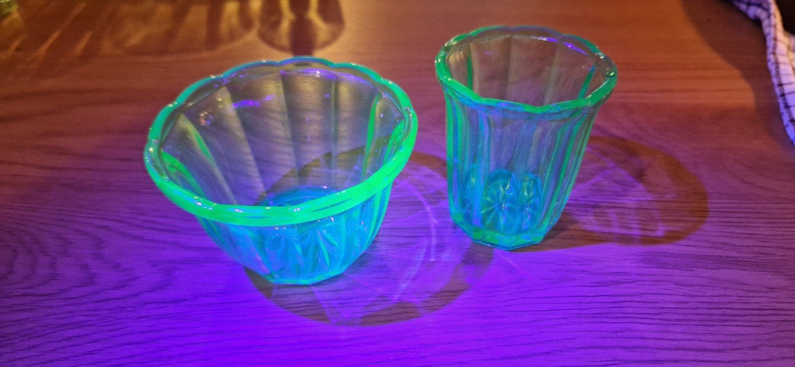 Vintage uranium glas schaaltje en beker, Ophalen of Verzenden