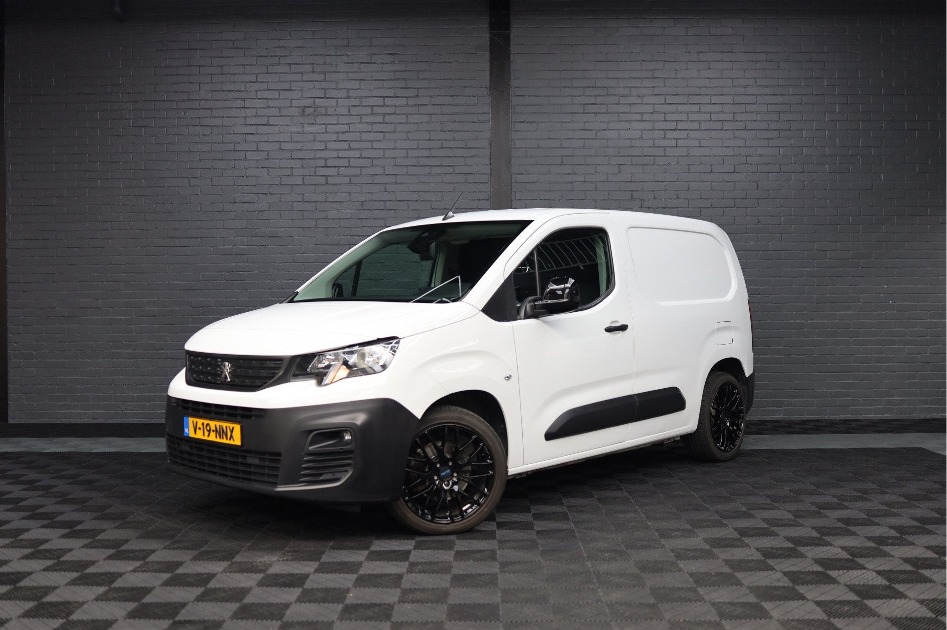 Peugeot Partner 1.5 BlueHDI Premium | AUTOMAAT | PDC | ACHTE, 1350 kg, Stof, Gebruikt, 4 cilinders