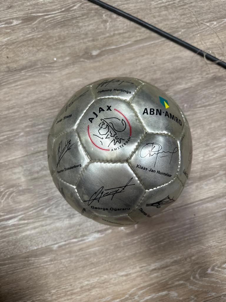 Gesigneerde Ajax voetbal - Uniek verzamelobject!, Ophalen of Verzenden, Gebruikt, Bal