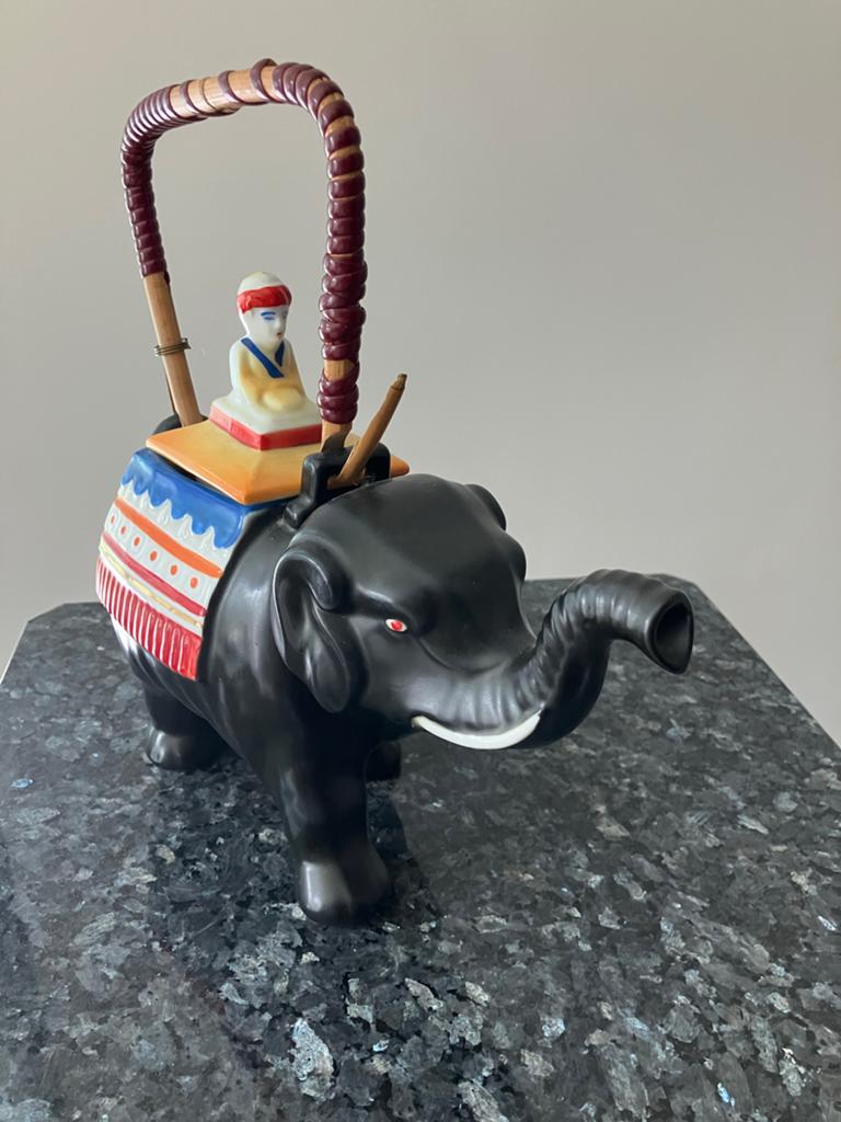 Antieke Mosa theepot, olifant met mahout, eerste helft 20e e, Ophalen
