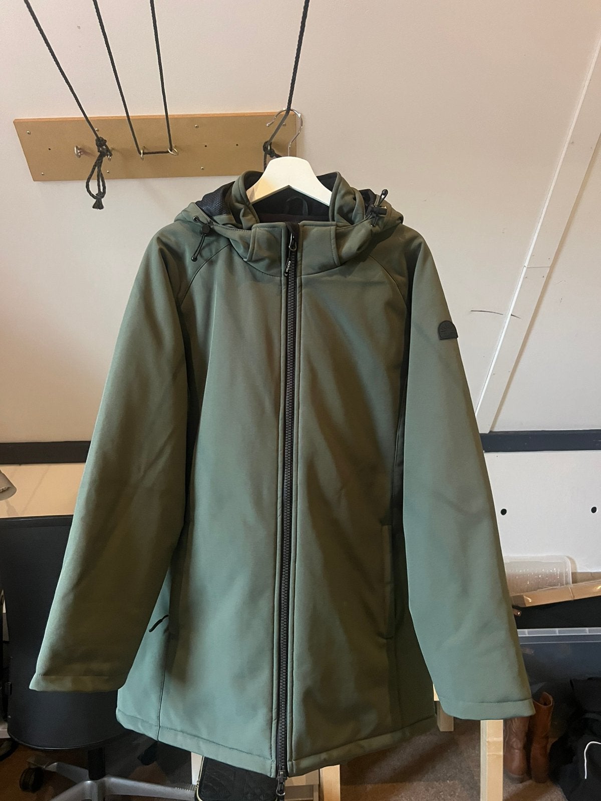 Dames winterjas, Ophalen, Zo goed als nieuw, Maat 46/48 (XL) of groter, Groen