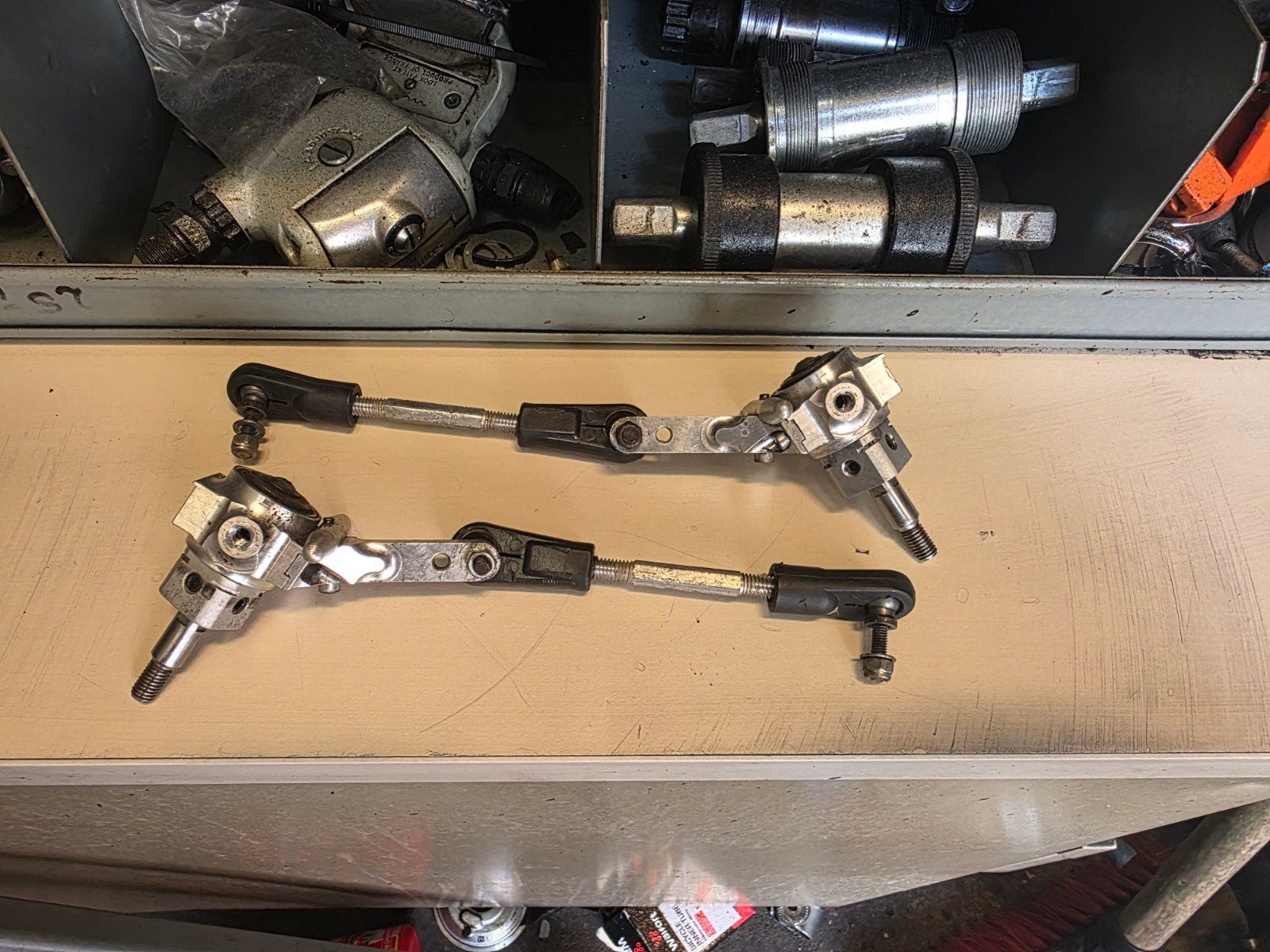 set aluminium fusee voor as fg evo wielophanging L&R V, Hobby en Vrije tijd, Ophalen, Overige schalen, Benzine, Onderdeel