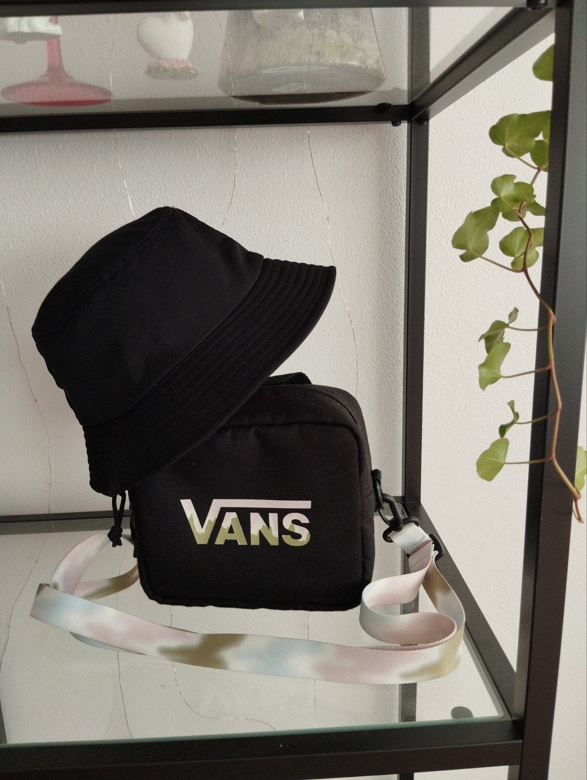 Originele Vans tas met bijpassende bucket hat, Kleding | Dames, Hoeden en Petten, Hoed, Zo goed als nieuw, Vans, One size fits all