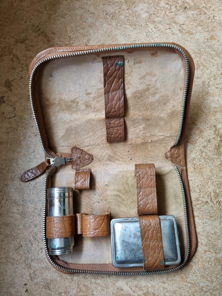 Vintage reisetui voor mannen met zeepdoosje en scheerkwast, Antiek en Kunst, Ophalen