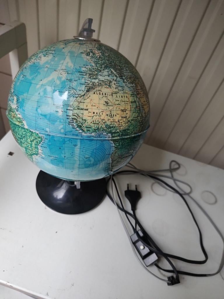 Wereldbol lamp, Huis en Inrichting, Woonaccessoires | Wereldbollen, Ophalen of Verzenden