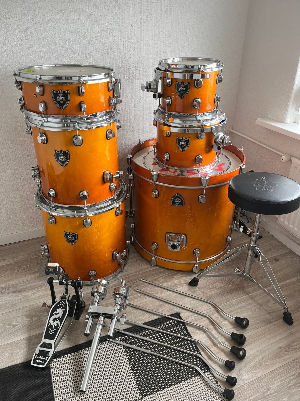 Drumstel akoestisch | MES | Shellset + snare + pedaal + kruk, Muziek en Instrumenten, Drumstellen en Slagwerk, Zo goed als nieuw