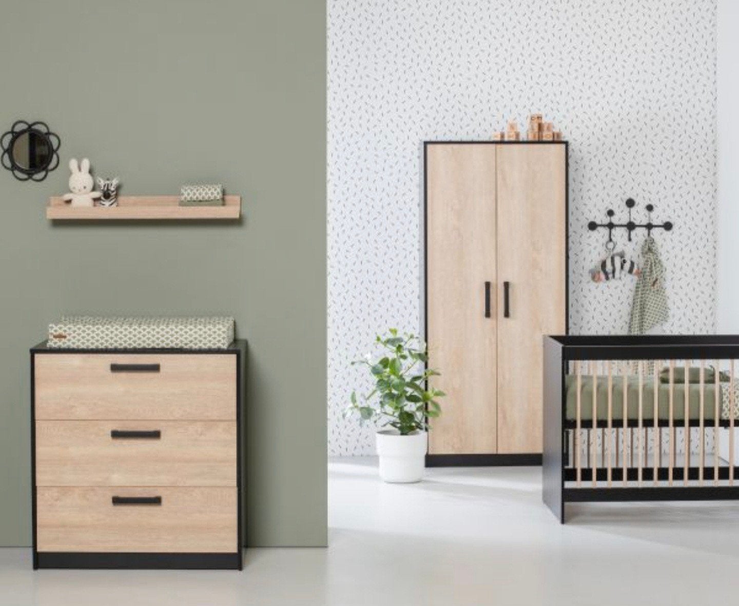 Babykamer compleet: ledikant, commode, kledingkast, Kinderen en Baby's, Ophalen, Gebruikt, Jongetje of Meisje