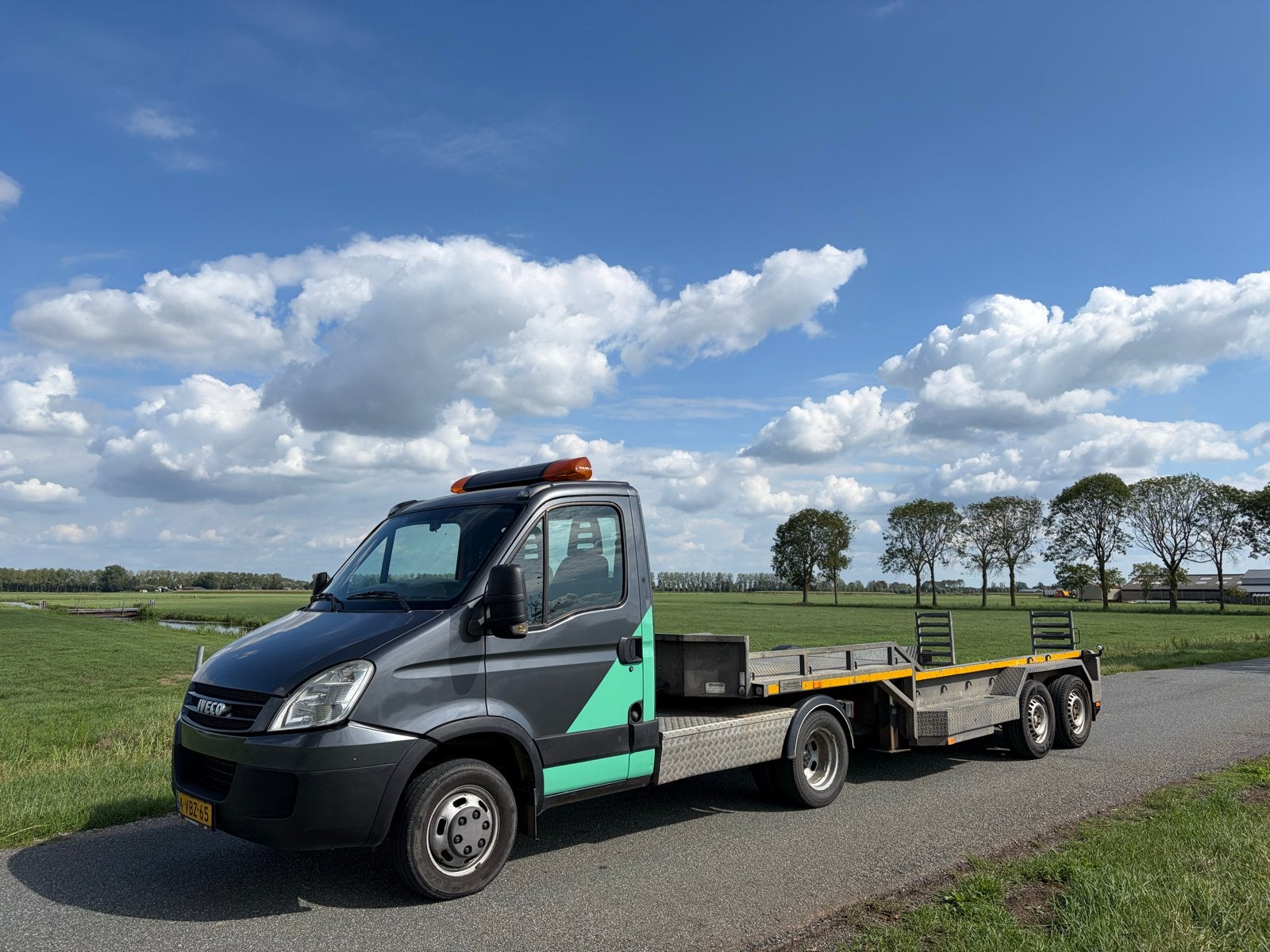Iveco Daily 40C18 BE combi trekker + oplegger, Auto's, Achterwielaandrijving, Zwart, Iveco, Origineel Nederlands