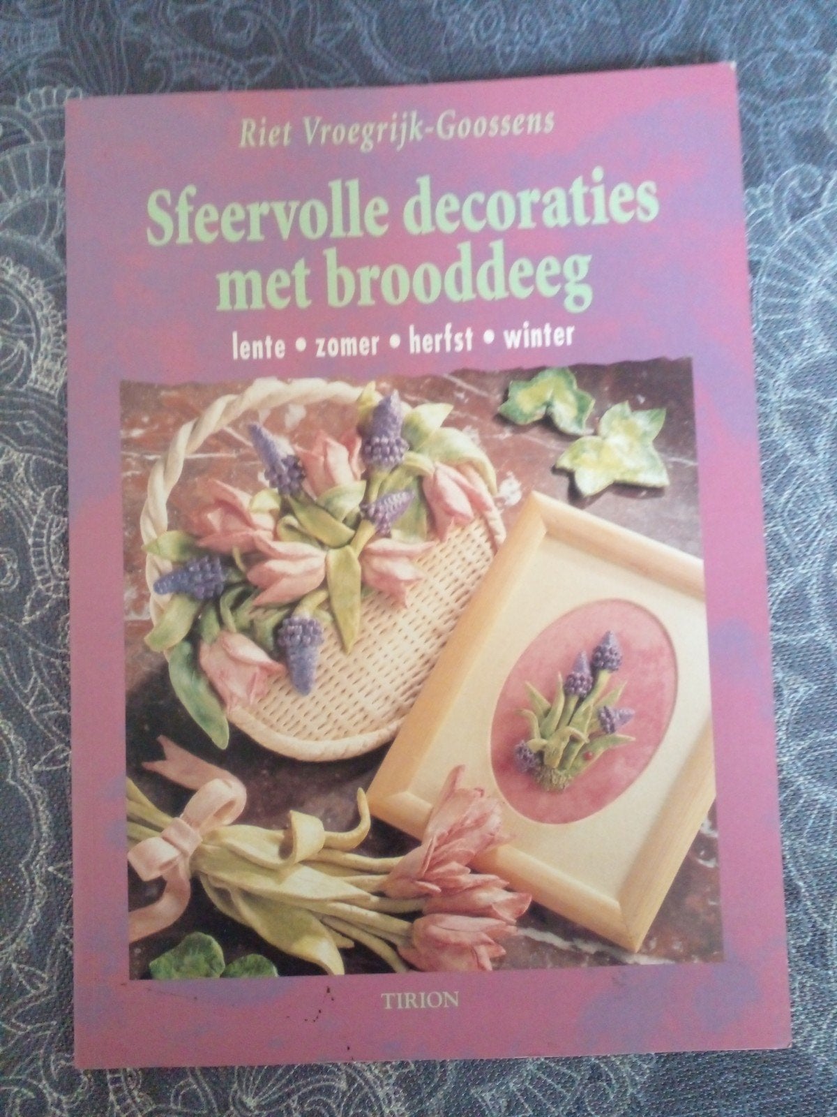 decoraties met brooddeeg - Riet Vroegrijk-Goossens, Verzenden, Zo goed als nieuw, Overige onderwerpen, Riet Vroegrijk-Goossens