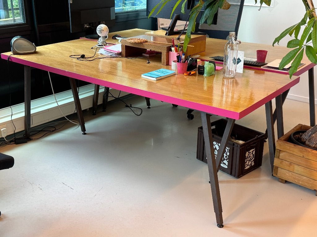12 Loop Stand tafels (onderstellen + blad) merk Hay, Modern, eenvoud, design statement, 50 tot 100 cm, Zo goed als nieuw, Vijf personen of meer