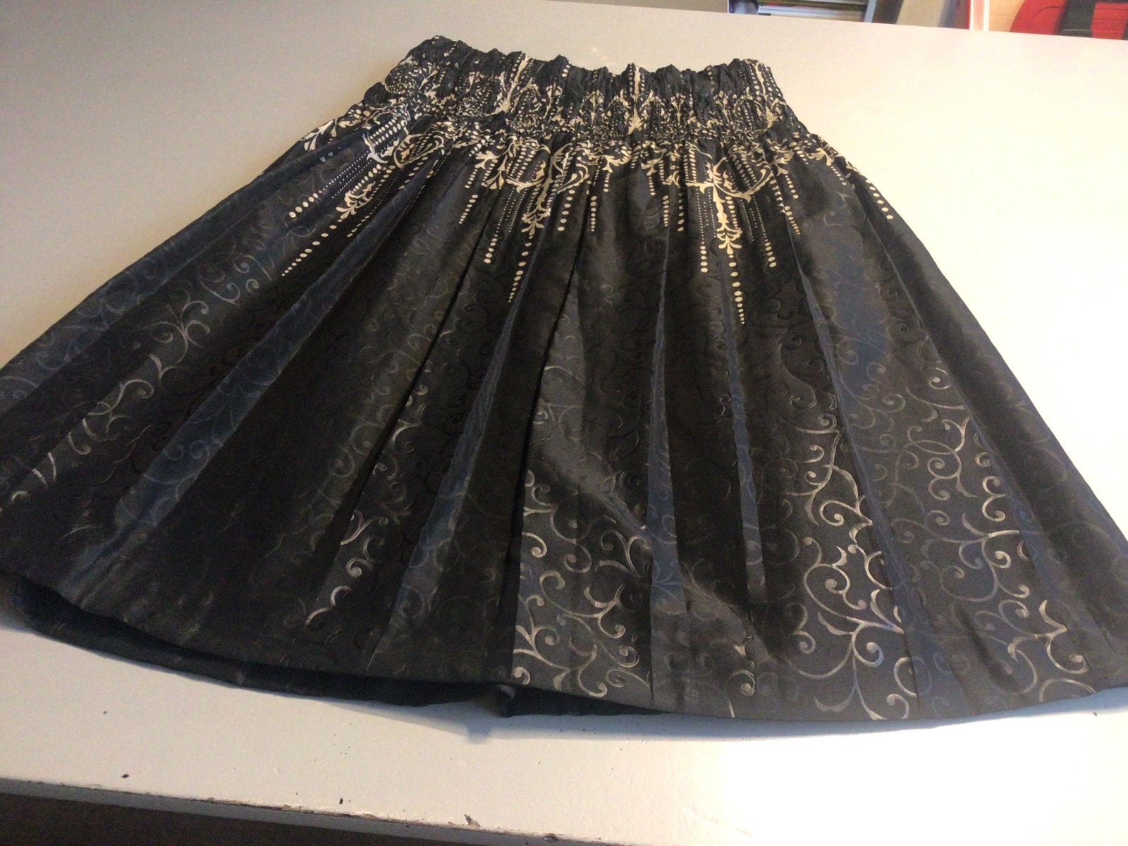 Claudia Sträter rok maat 36, zwart met goudkleurig patroon, Kleding | Dames, Zwart, Ophalen of Verzenden, Knielengte, Maat 36 (S)