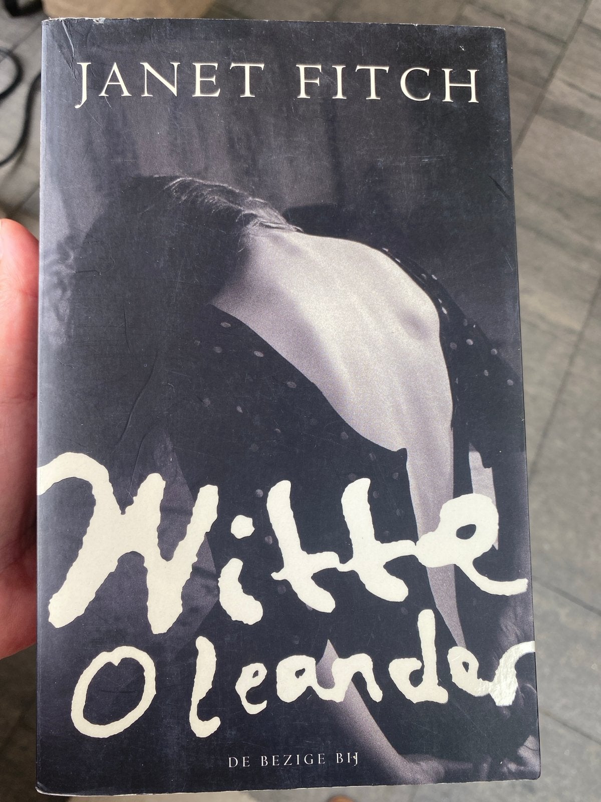 Witte Oleander - Janet Fitch (roman), Boeken, Literatuur, Gelezen, Nederland, Ophalen of Verzenden