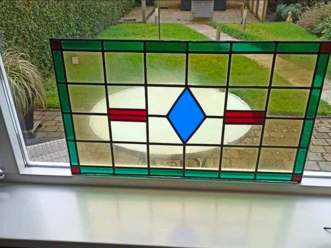 Mooi glas in lood raam met een prachtige kleur groen., Ophalen, Zo goed als nieuw