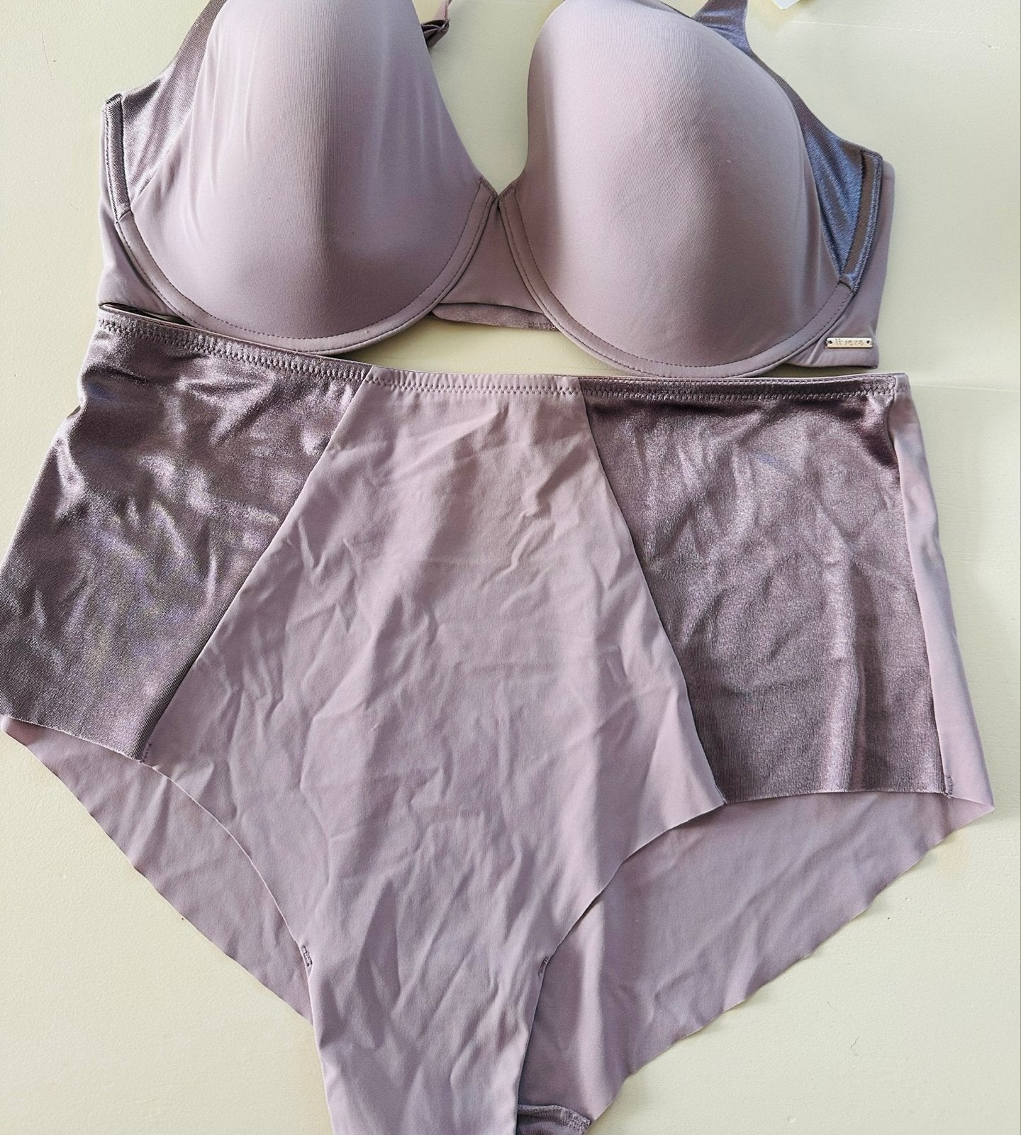 LIVERA Lingerie Setje - BH en Slip in Lila/Paars, Kleding | Dames, Ophalen of Verzenden, Paars, Setje