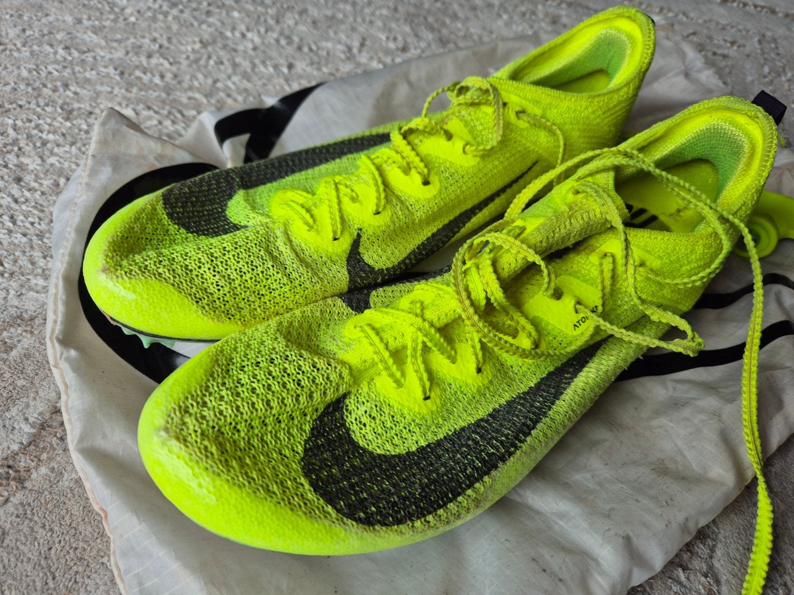 Nike Superfly Elite 2 sprintspikes - Neon Geel mt 42.5, Nike, Ophalen of Verzenden, Zo goed als nieuw, Spikes