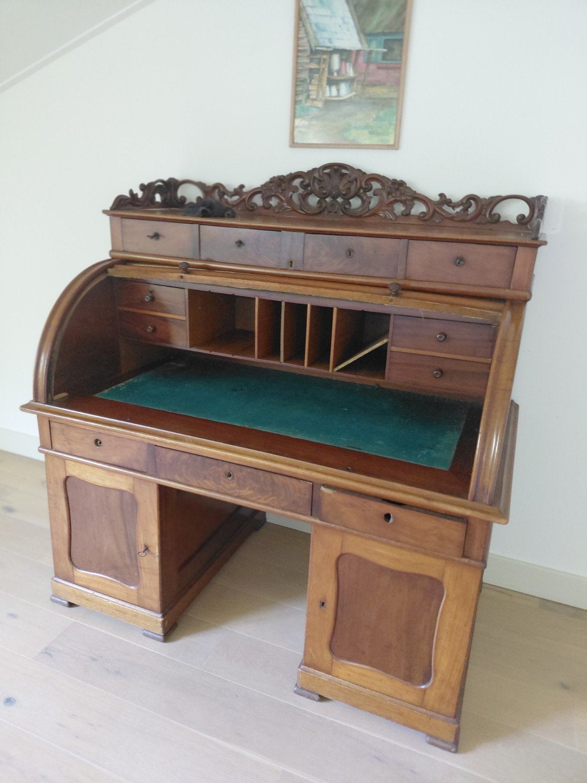 Antiek rolluikbureau met sierlijk houtsnijwerk, Ophalen