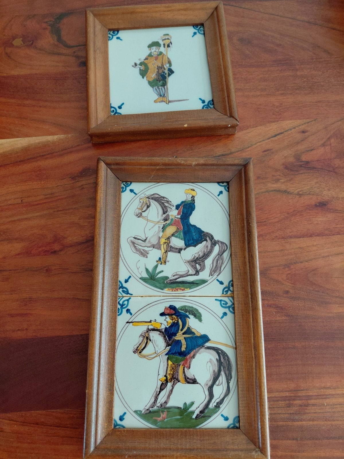 Set van 2 ingelijste Delfts blauwe tegels, Antiek en Kunst, Antiek | Wandborden en Tegels, Ophalen