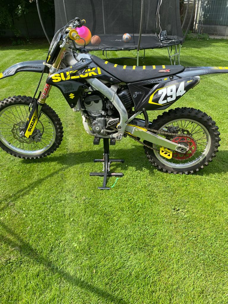 Suzuki rmz 250, Fietsen en Brommers, Brommers | Crossbrommers, Ophalen, 250 cc, Zo goed als nieuw, 5 versnellingen