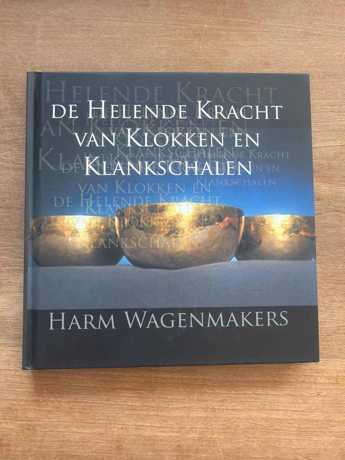 De Helende Kracht van Klokken en Klankschalen, Ophalen of Verzenden, Zo goed als nieuw, Meditatie of Yoga, Achtergrond en Informatie