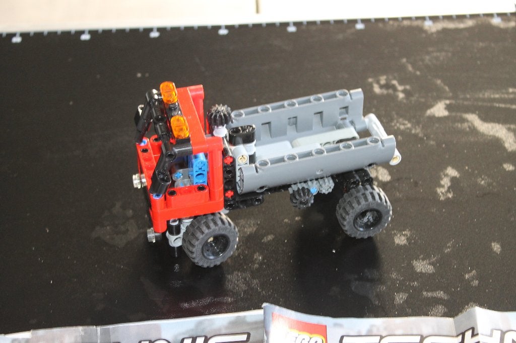 lego technic vrachtwagen 42084, Lego, Compleet, Ophalen of Verzenden, Zo goed als nieuw