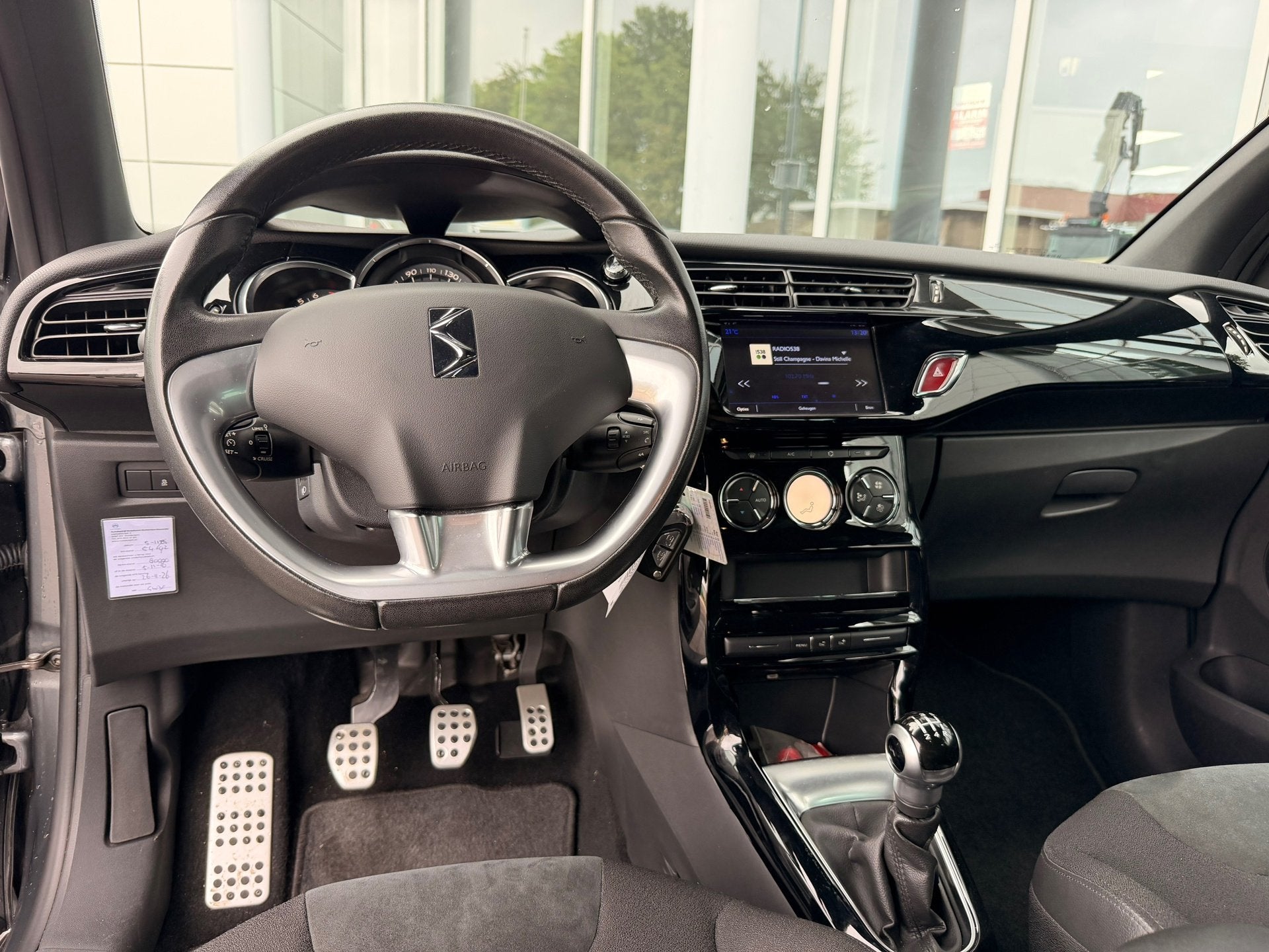 DS 3 1.2 PureTech So Chic|Eerste eigenaar|Navi|Pdc|Xenon, Auto's, Voorwielaandrijving, Dealer onderhouden, Bluetooth, Met garantie (alle)