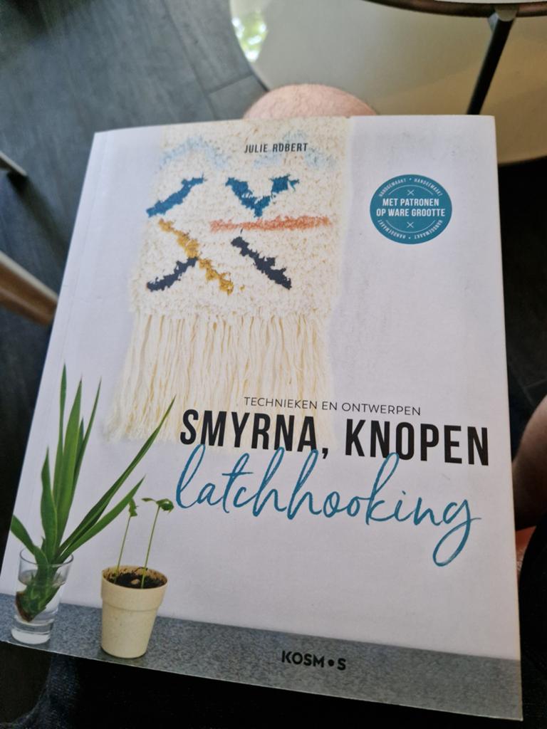 Smyrna, Knopen, Latchhooking - Technieken en Ontwerpen, Ophalen of Verzenden, Zo goed als nieuw, Overige onderwerpen, Julie Roberts