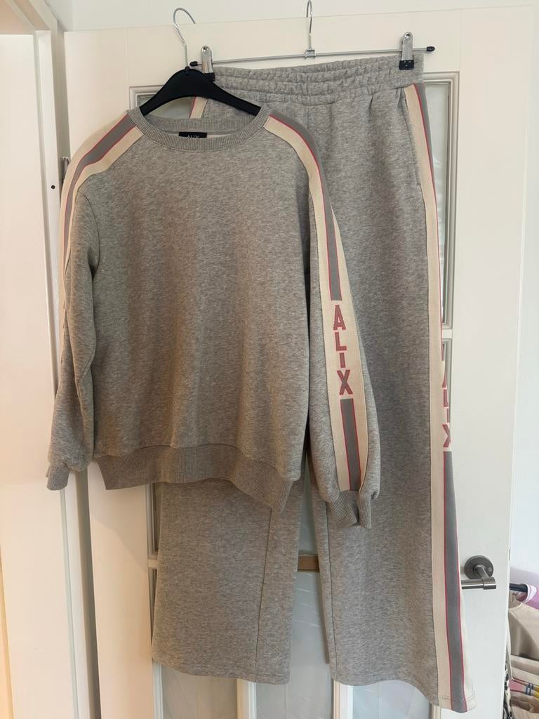 NIEUW ALIX THE LABEL pak - maat XS/S, Kleding | Dames, Ophalen of Verzenden, Nieuw, Maat 36 (S), Grijs