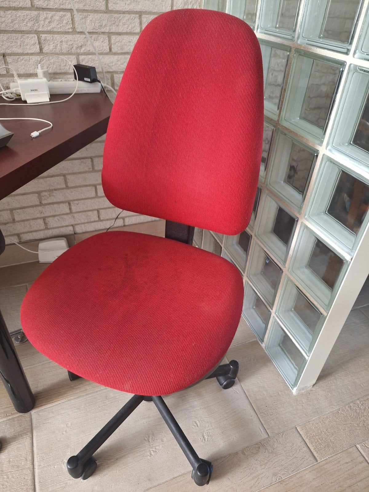 Rode verstelbare bureau stoel, Ophalen, Zo goed als nieuw, Rood