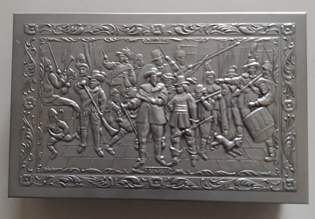 Trommel met prachtige metalen Nachtwacht Reliefdeksel, Verzamelen, Ophalen of Verzenden, Gebruikt, Koek(jes), Overige merken