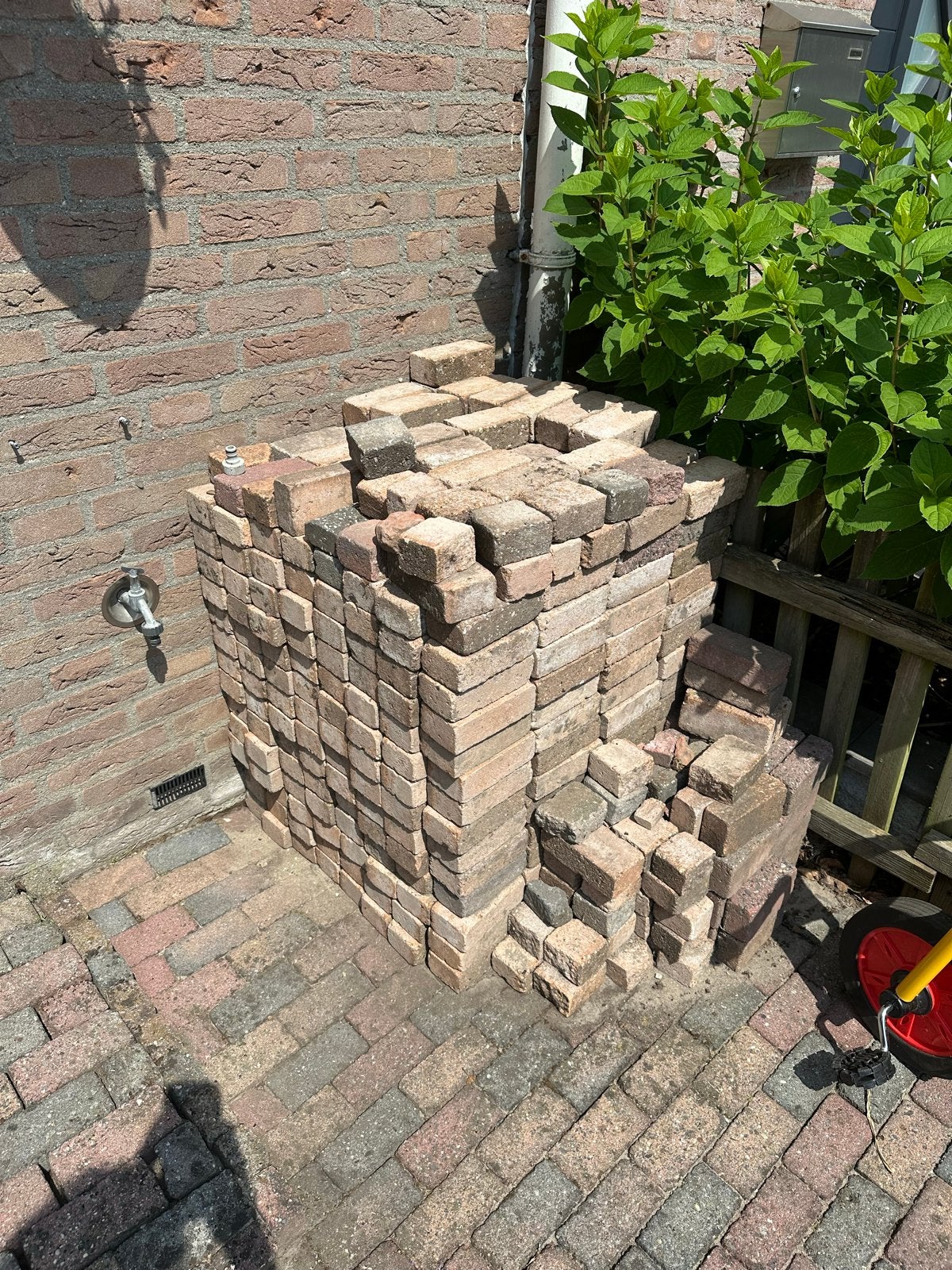 Gratis Waaltjes - Ongeveer 480 stuks, Tuin en Terras, Ophalen, Gebruikt, Beton, Klinkers