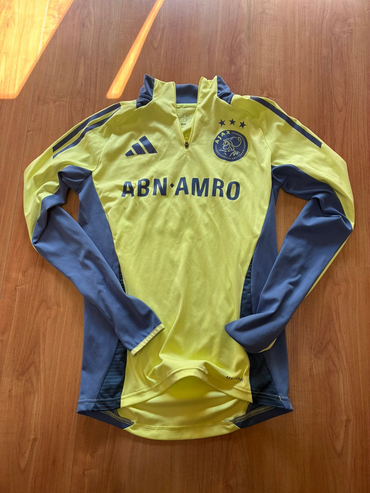 adidas Ajax Trainingsshirt 2024/2025 – Maat S, Maat S, Ophalen of Verzenden, Gebruikt, Clubaccessoires