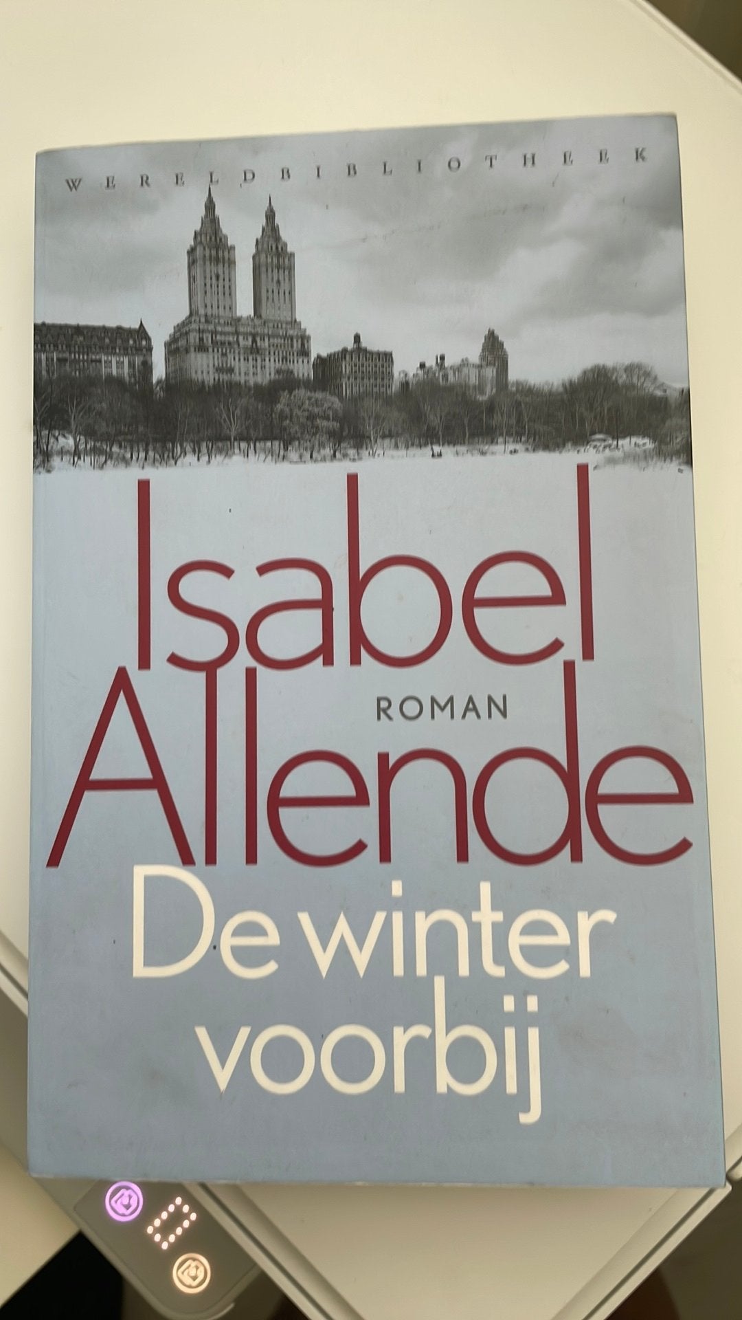Isabel Allende - De winter voorbij, Ophalen of Verzenden, Zo goed als nieuw, Isabel Allende