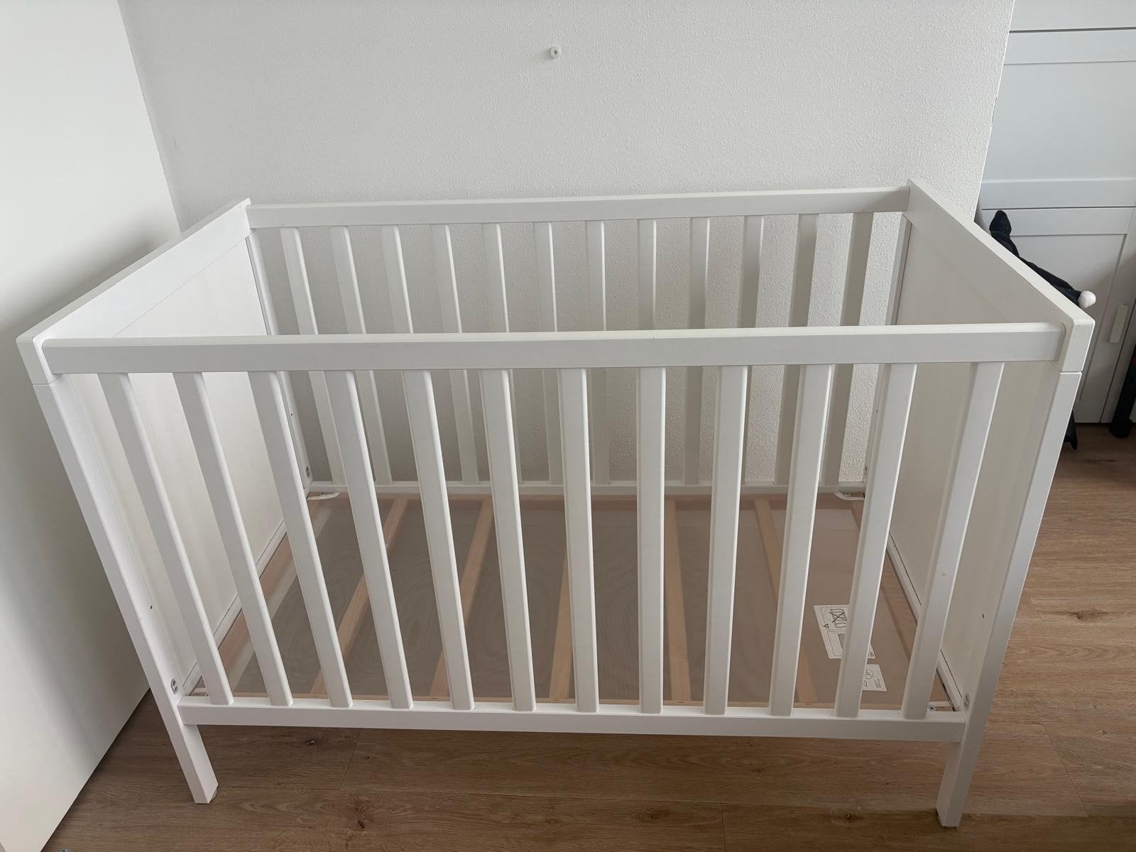 IKEA SUNDVIK Ledikant wit met matras, Ophalen of Verzenden, Zo goed als nieuw, Ledikant