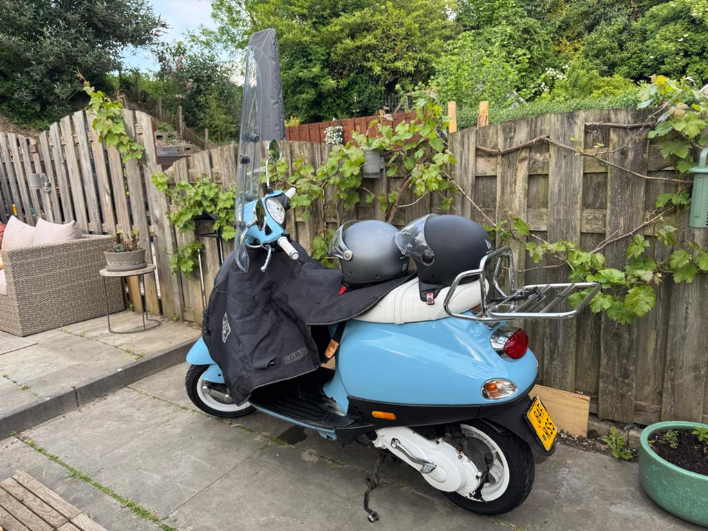 Te koop Vespa Piaggio Scooter ET-2 50cc babyblauw 45 KM/H, Fietsen en Brommers, Ophalen, Gebruikt, Overige modellen, Maximaal 45 km/u