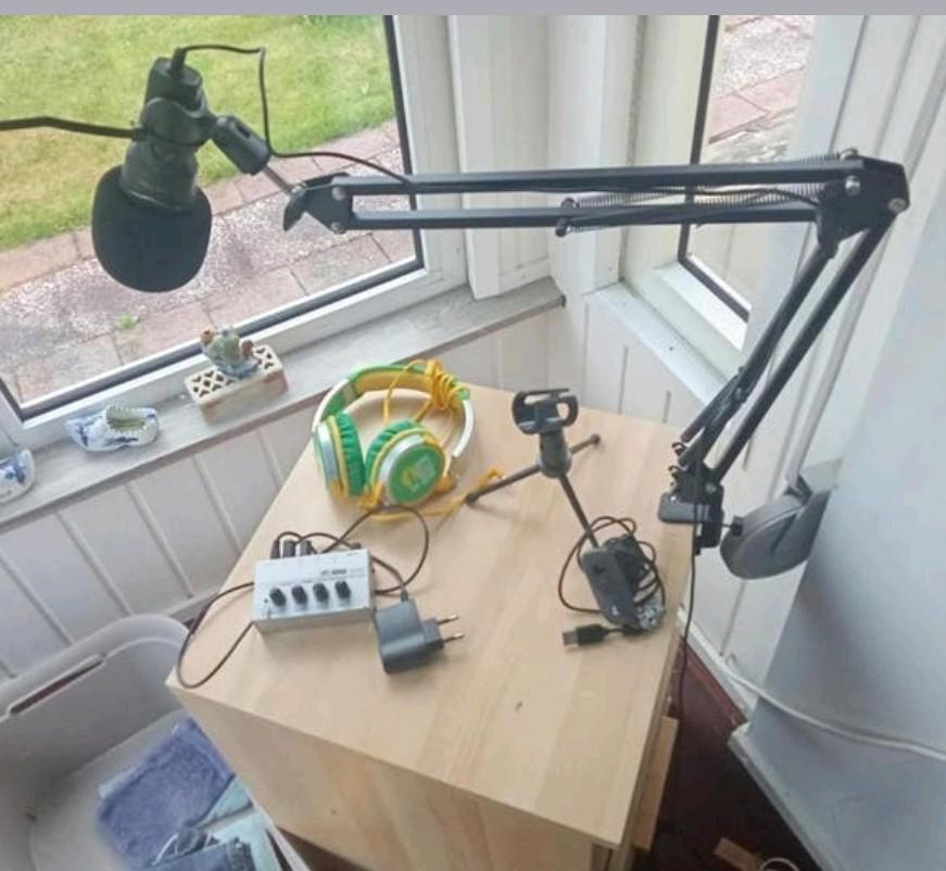 Livestream set: webcam, koptelefoon en microfoon, Ophalen of Verzenden, Gebruikt, Over oor (circumaural), Overige merken
