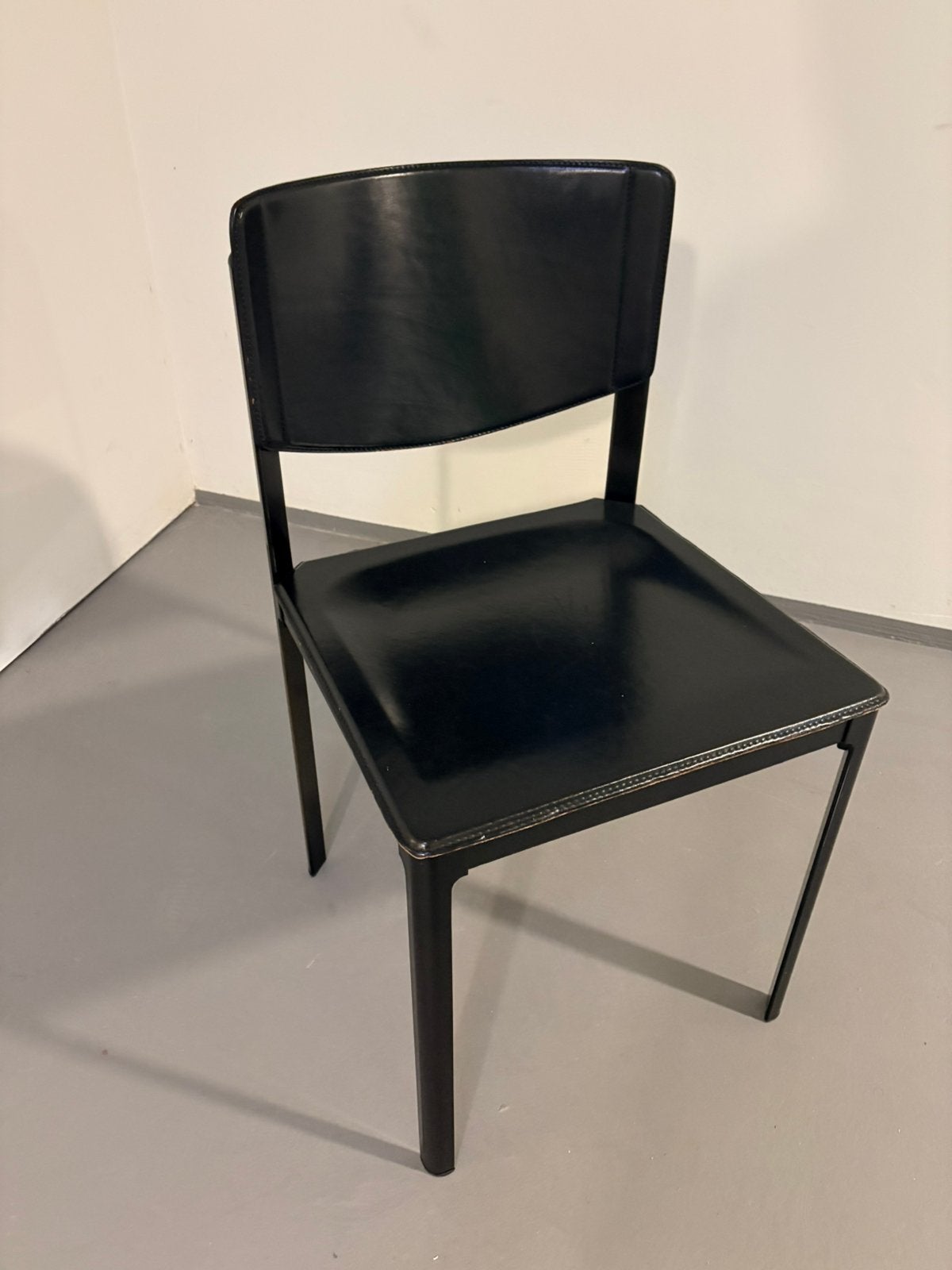 Matteo Grassi Authentieke Italiaanse Design Eetkamerstoel, Ophalen, Gebruikt, Zwart, Leer