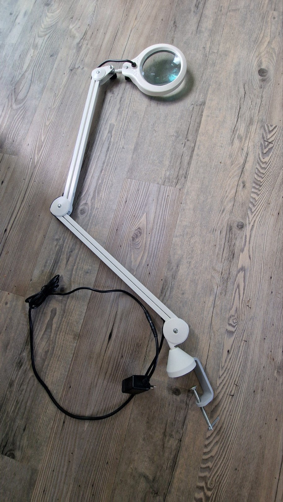 Loeplamp met verlichting en tafelklem- Luxo LFM LED G2, Hobby en Vrije tijd, Ophalen, Zo goed als nieuw, Loeplamp