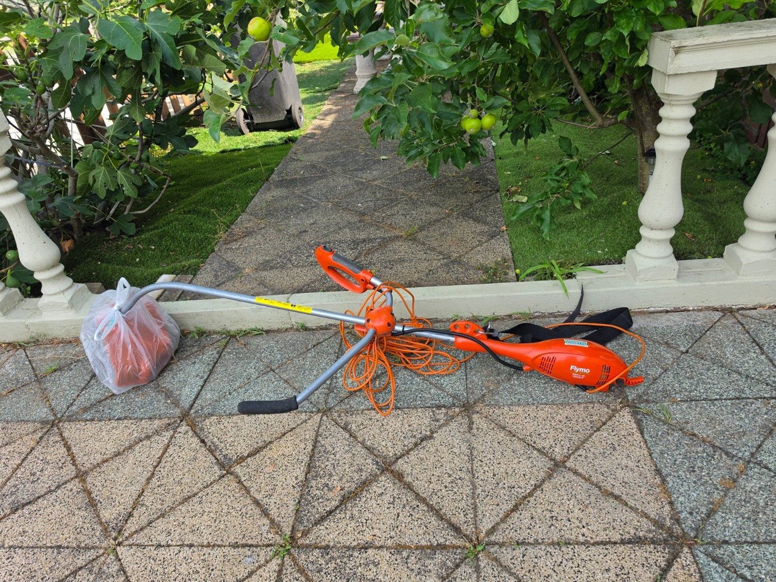 Flymo Samurai 1000XT Elektrische Grastrimmer, Ophalen, Cirkelmaaier, Gebruikt, Elektrische grasmaaier