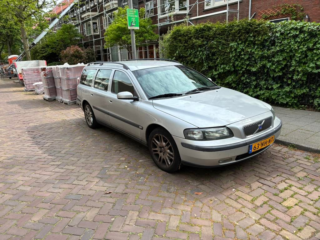 Volvo V70 2.4 140PK 2003 Grijs LPG!, Auto's, Volvo, Voorwielaandrijving, Climate control, 1800 kg, Zwart