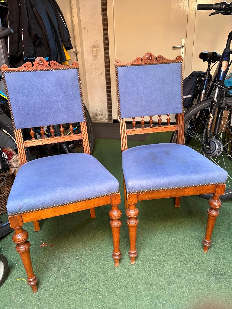 Antieke eetkamerstoelen in de Henri II-stijl, Ophalen